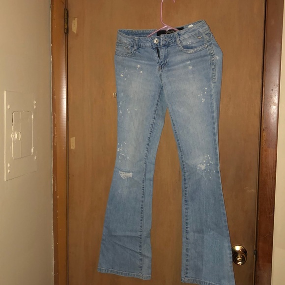 Distressed and stained jean - Picture 3 of 3